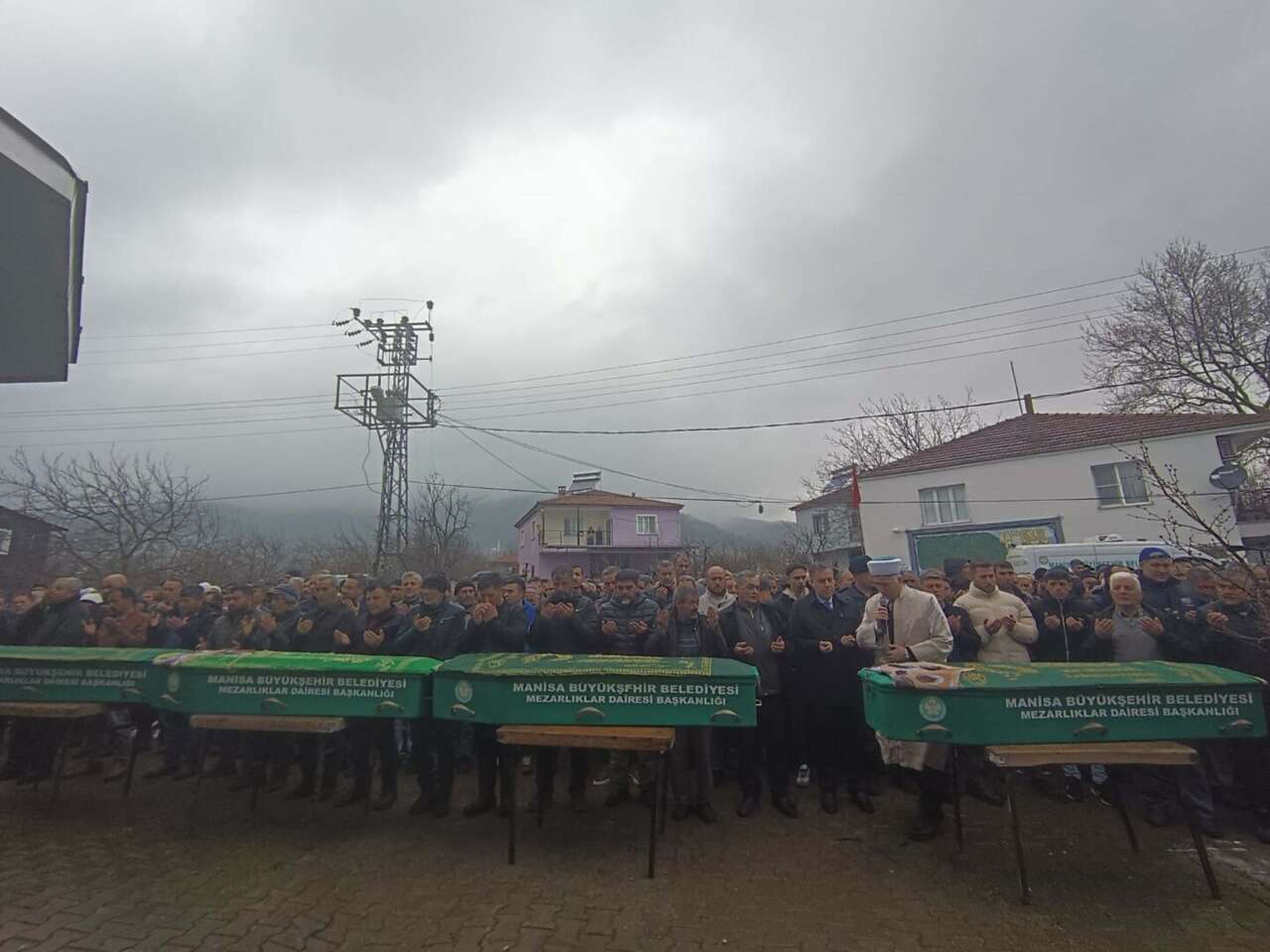 Damadın katlettiği 4 kişilik aile toprağa verildi 12